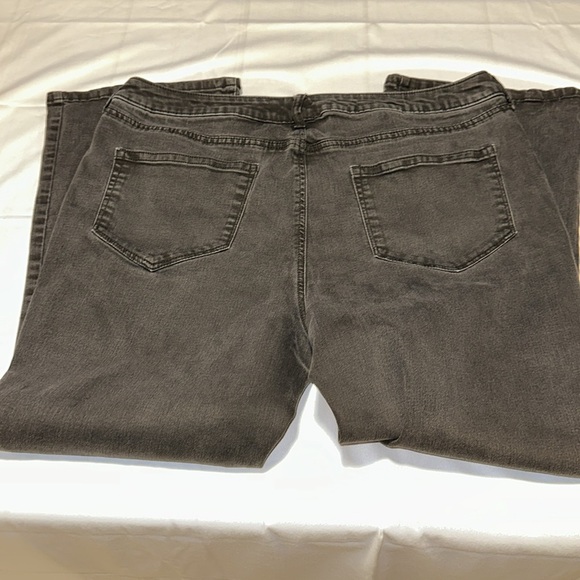 A.  Woman’s plus sized jeans - Picture 3 of 5